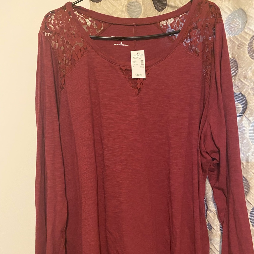 Maurice’s Plus size long sleeve tee with lace detail. Size 3x.NWT.